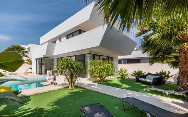 Chalet de 4 habitaciones en Ciudad Quesada, Rojales en venta con piscina - 640.000 € (Ref: 9357737)