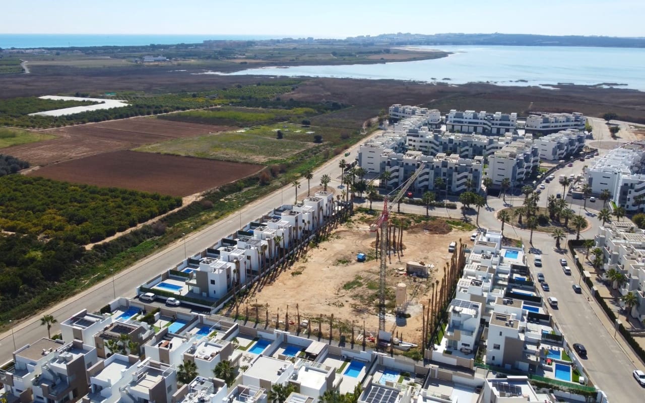 2 quarto Apartamento para venda em Guardamar del Segura com piscina - 269 000 € (Ref: 9357743)