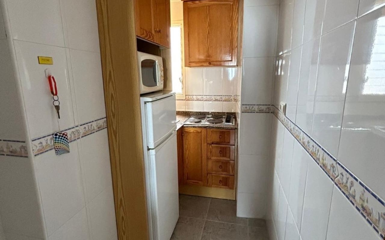 1 soverom Studio til salgs i Torrevieja med svømmebasseng - € 95 000 (Ref: 9369370)
