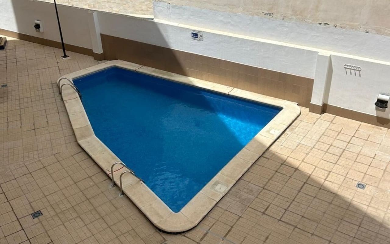 1 soverom Studio til salgs i Torrevieja med svømmebasseng - € 95 000 (Ref: 9369370)