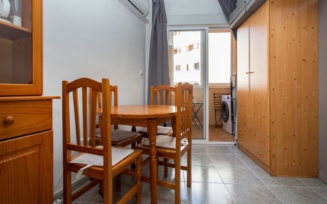 1 makuuhuone Yksiö myytävänä paikassa Playa de los Locos, Torrevieja mukana uima-altaan - 88 000 € (Ref: 9369370)