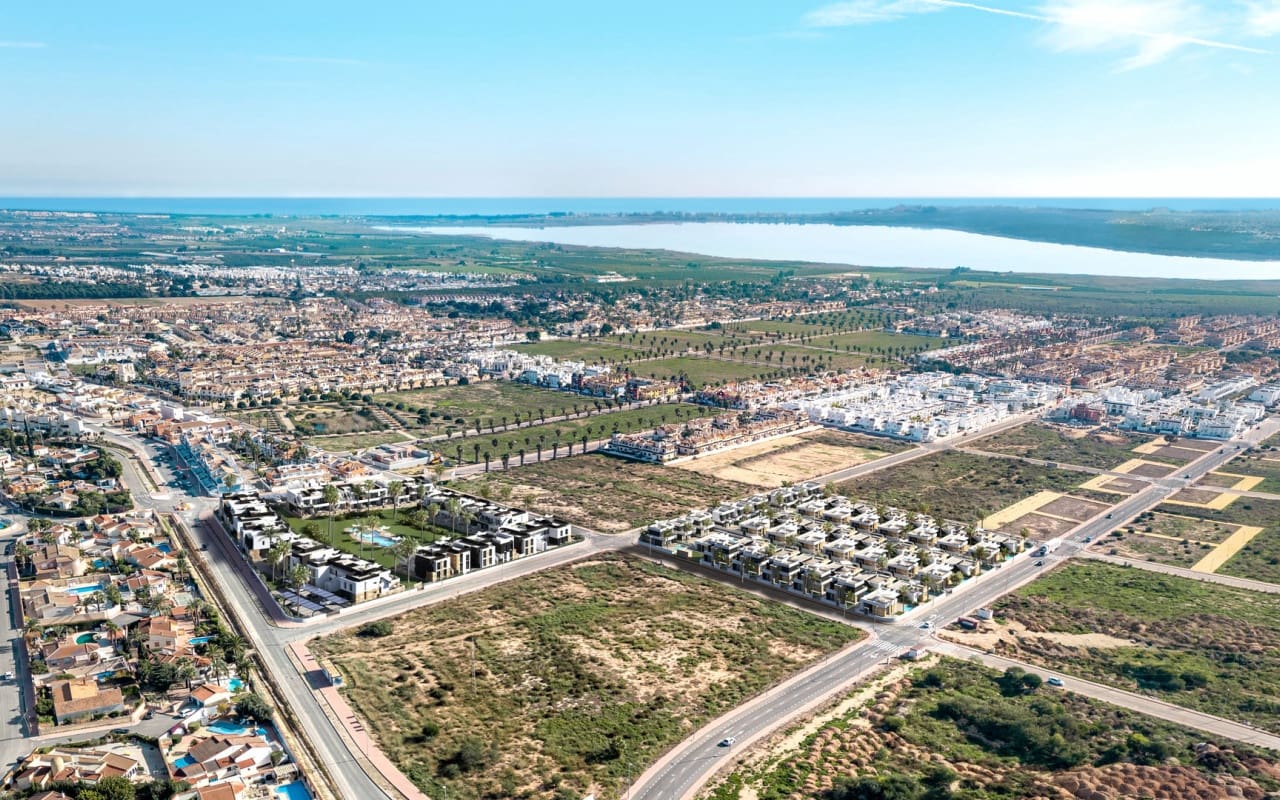 2 sypialnia Dom na sprzedaż w Ciudad Quesada z basenem - 300 000 € (Ref: 9373856)