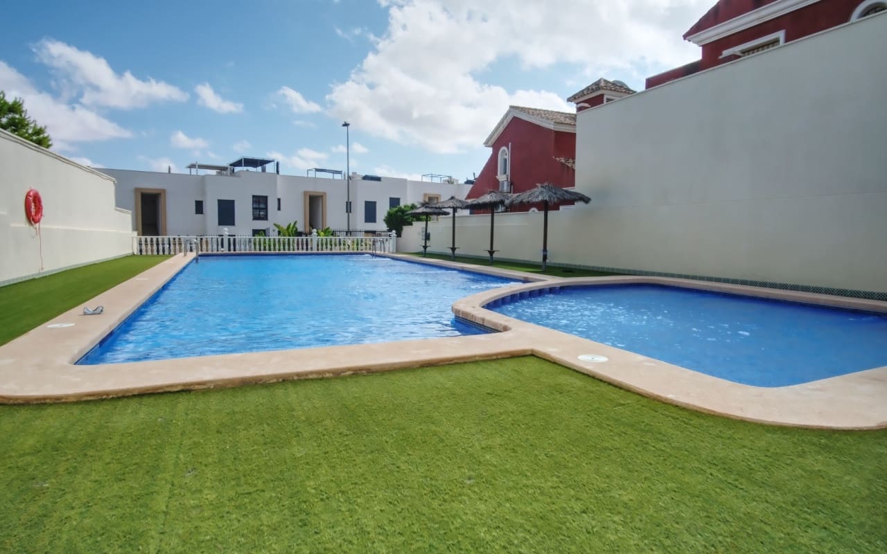 3 quarto Moradia para venda em Orihuela Costa com piscina - 239 000 € (Ref: 9383772)