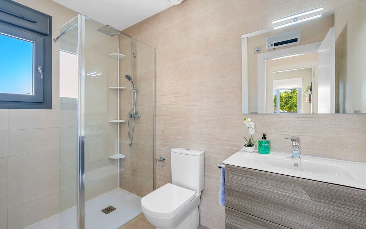 3 bedroom Townhouse for sale in Formentera del Segura with pool - € 339,000 (Ref: 9383778)