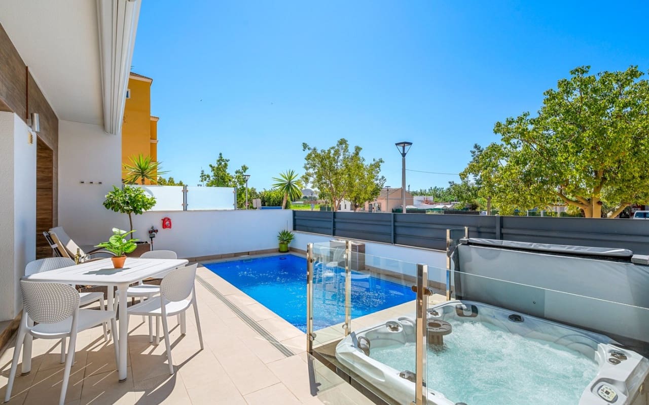 3 bedroom Townhouse for sale in Formentera del Segura with pool - € 339,000 (Ref: 9383778)