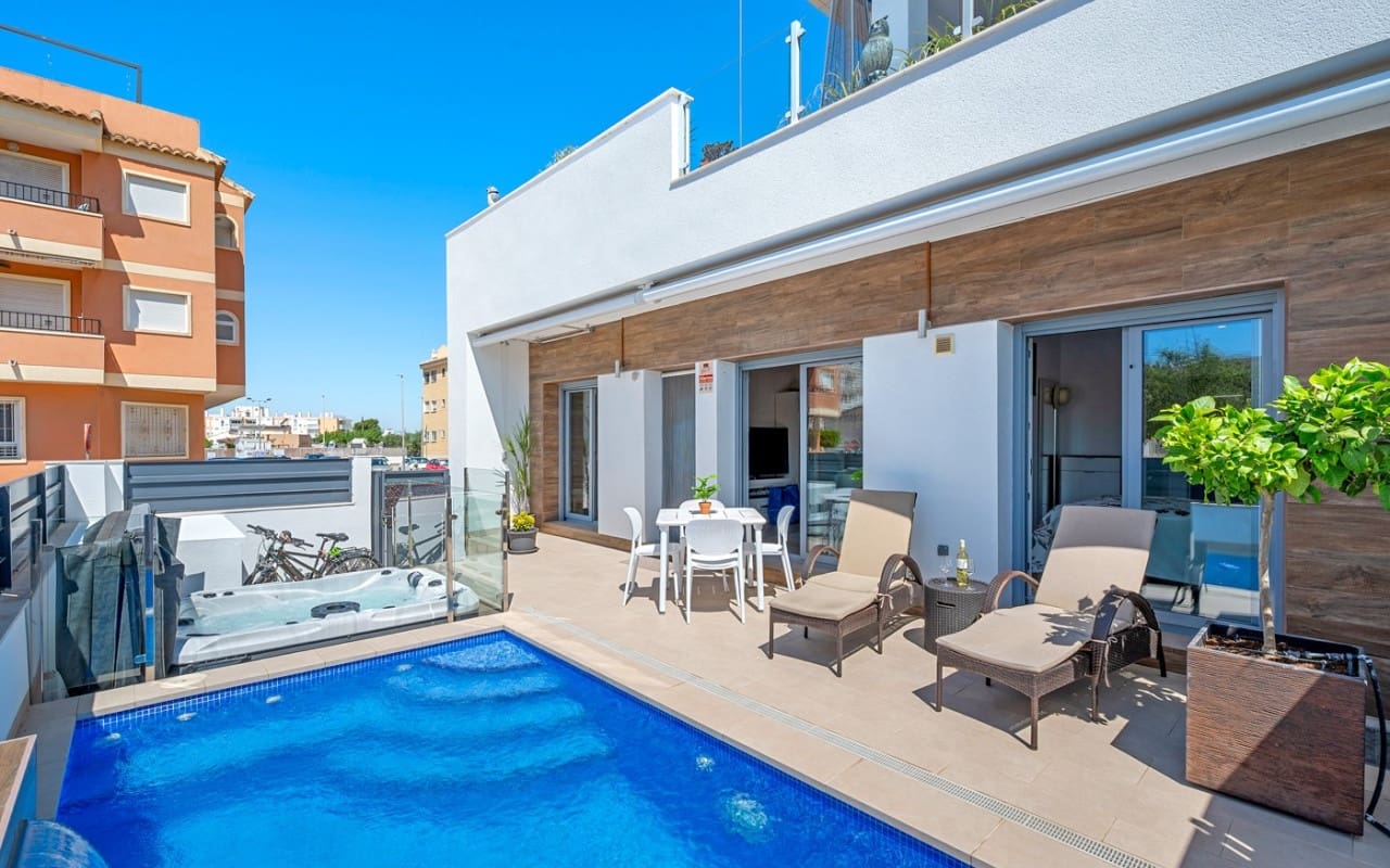 3 bedroom Townhouse for sale in Formentera del Segura with pool - € 339,000 (Ref: 9383778)