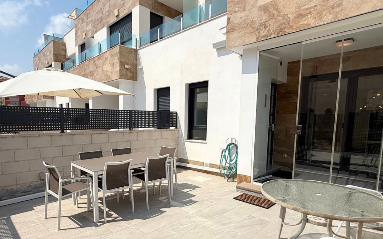 3 soverom Hus til salgs i Playa Flamenca med svømmebasseng - € 330 000 (Ref: 9383779)