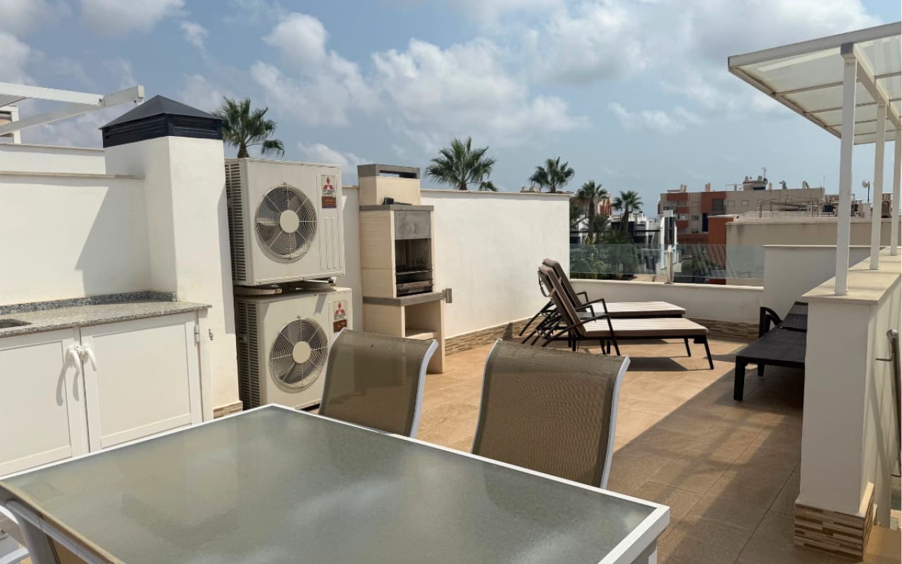 3 soverom Hus til salgs i Playa Flamenca med svømmebasseng - € 330 000 (Ref: 9383779)