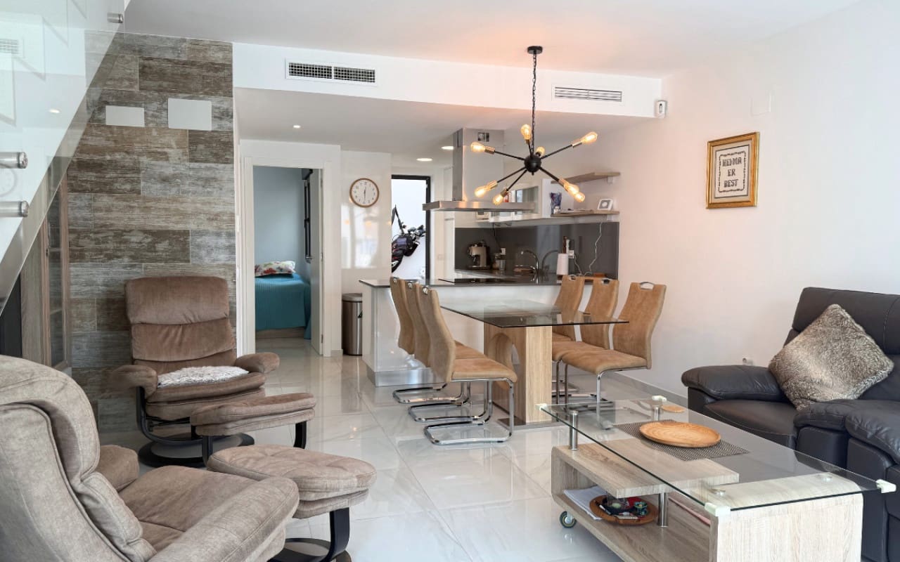 3 soverom Hus til salgs i Playa Flamenca med svømmebasseng - € 330 000 (Ref: 9383779)