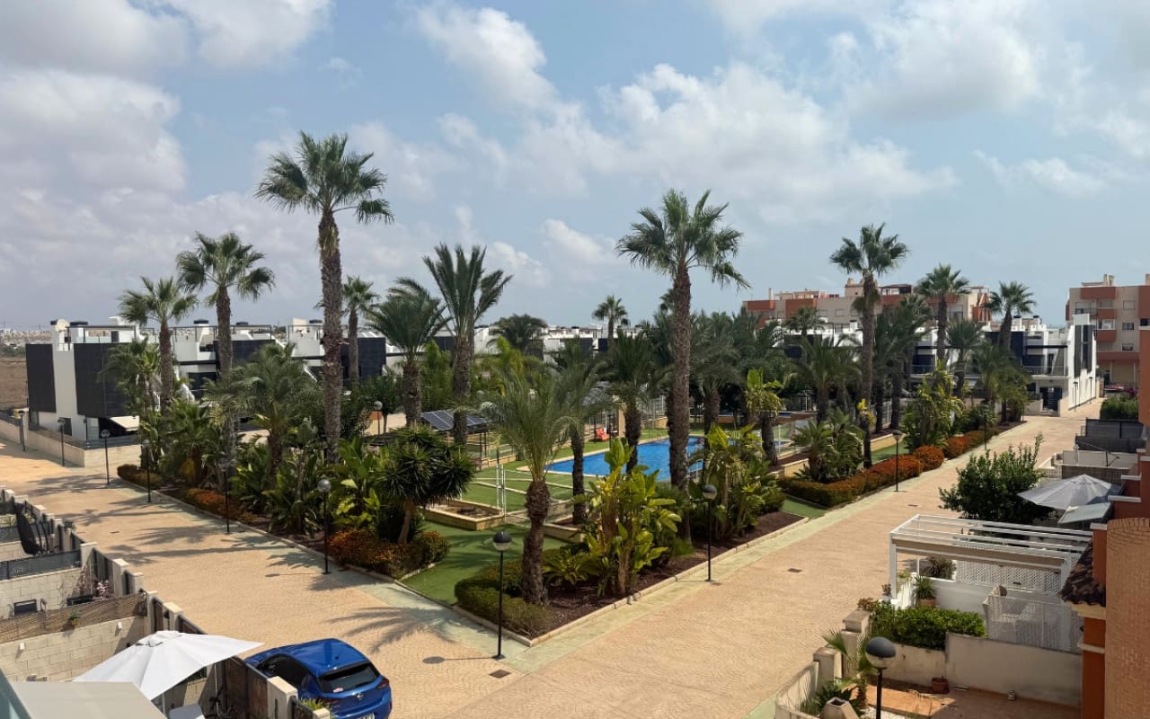 3 soverom Hus til salgs i Playa Flamenca med svømmebasseng - € 330 000 (Ref: 9383779)