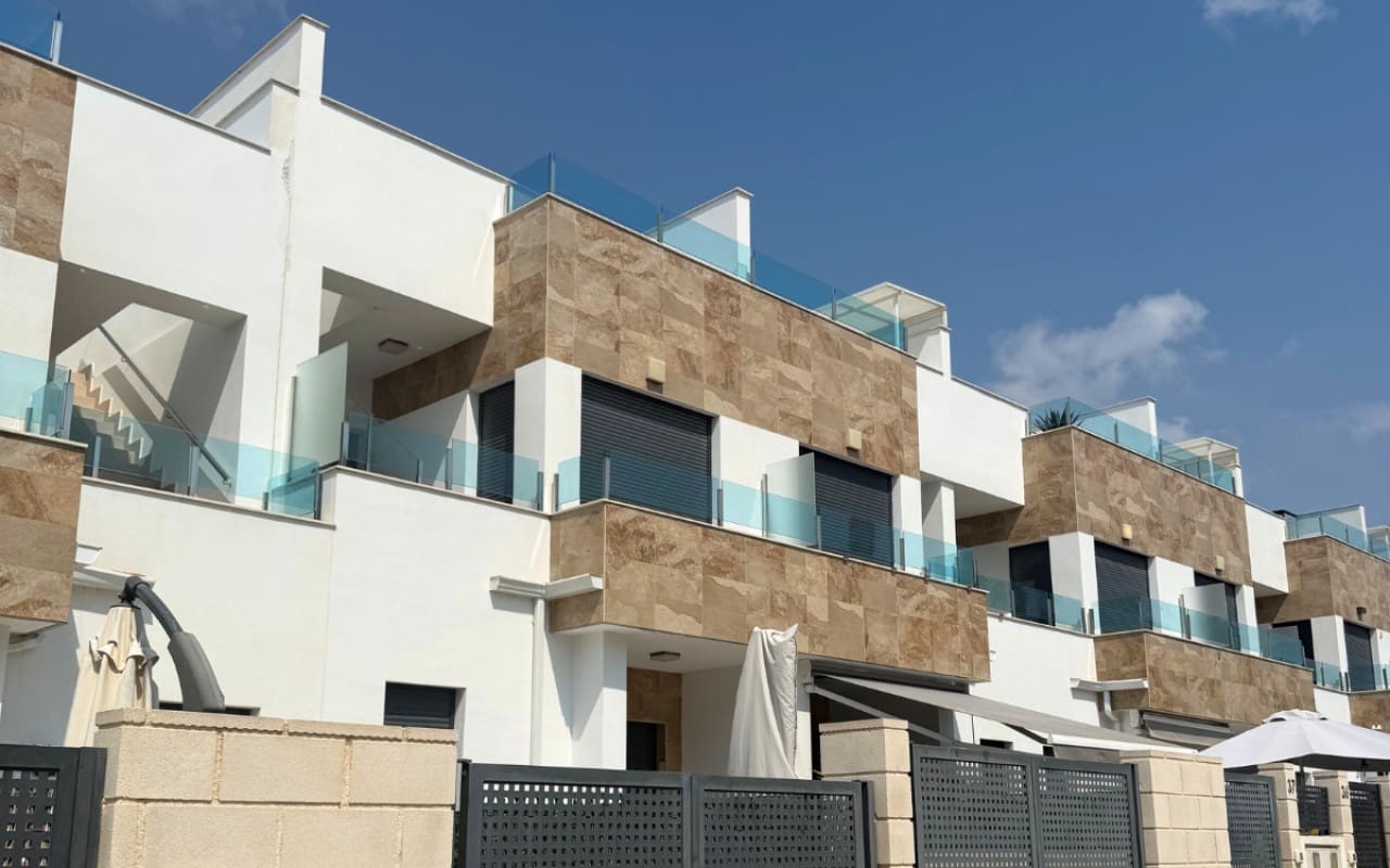 3 soverom Hus til salgs i Playa Flamenca med svømmebasseng - € 330 000 (Ref: 9383779)