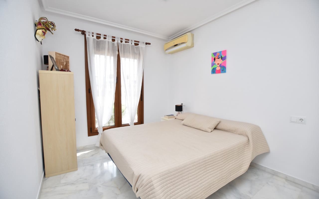 Casa de 3 habitaciones en Algorfa en venta con piscina - 195.000 € (Ref: 9383784)