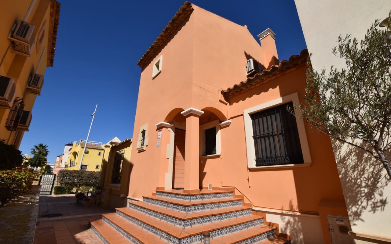 Casa de 3 habitaciones en Algorfa en venta con piscina - 195.000 € (Ref: 9383784)