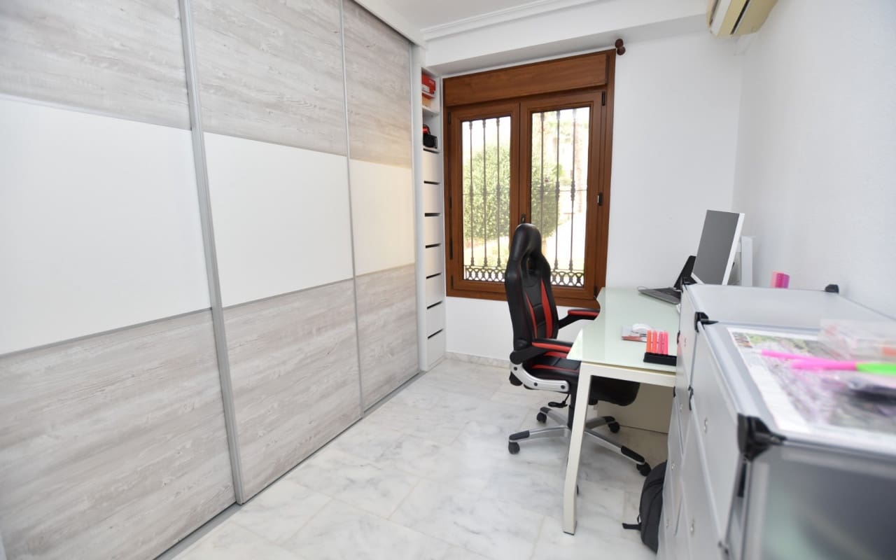 Casa de 3 habitaciones en Algorfa en venta con piscina - 195.000 € (Ref: 9383784)