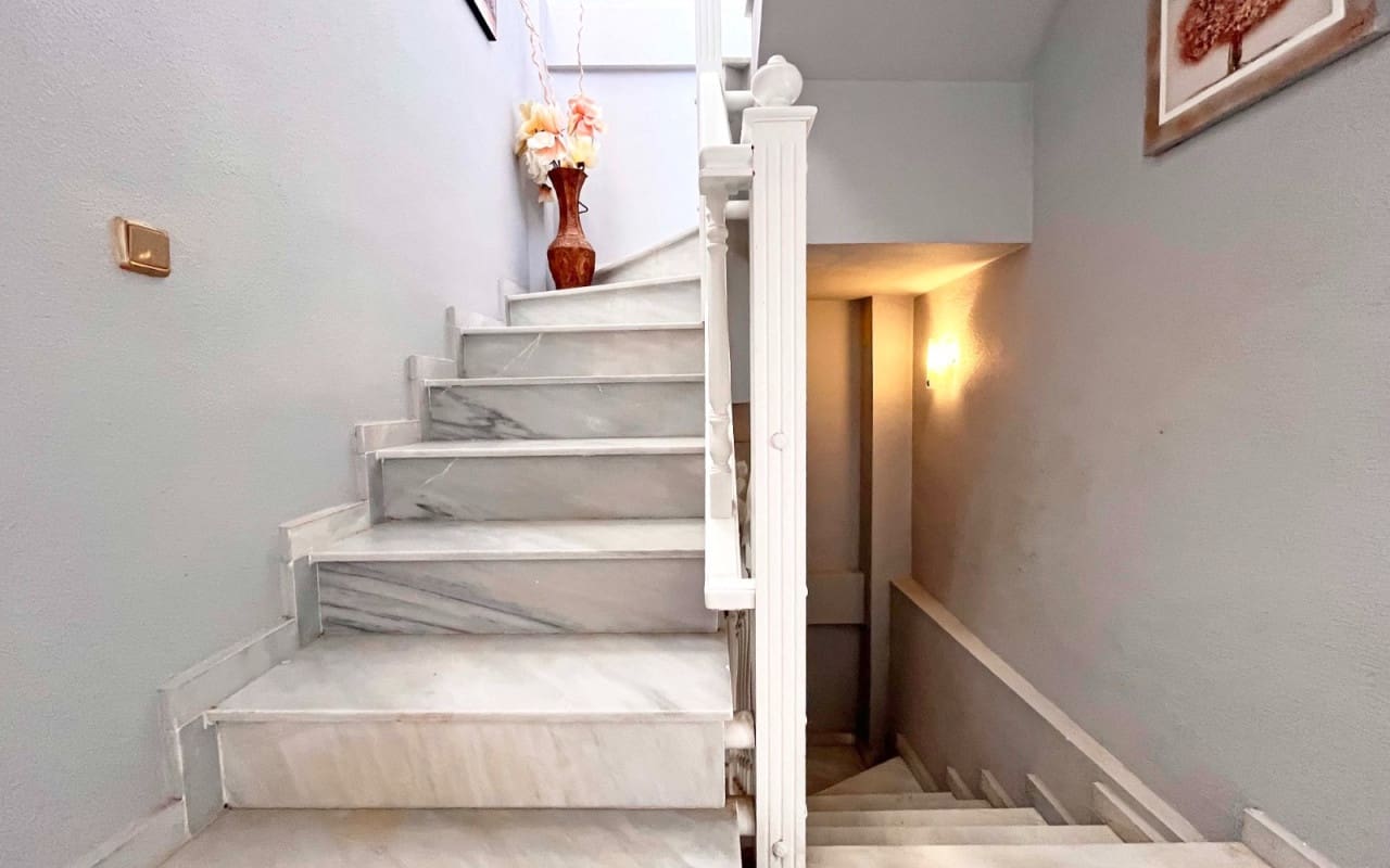 4 slaapkamer Villa te koop in La Zenia met zwembad - € 399.990 (Ref: 9383798)