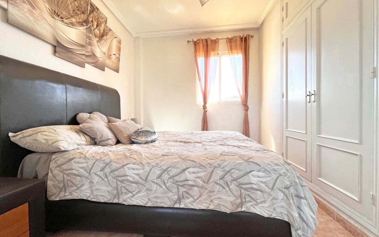 4 slaapkamer Villa te koop in La Zenia met zwembad - € 399.990 (Ref: 9383798)