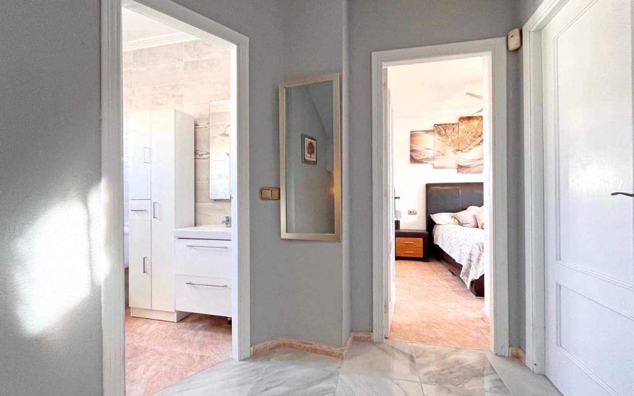 4 slaapkamer Villa te koop in La Zenia met zwembad - € 399.990 (Ref: 9383798)