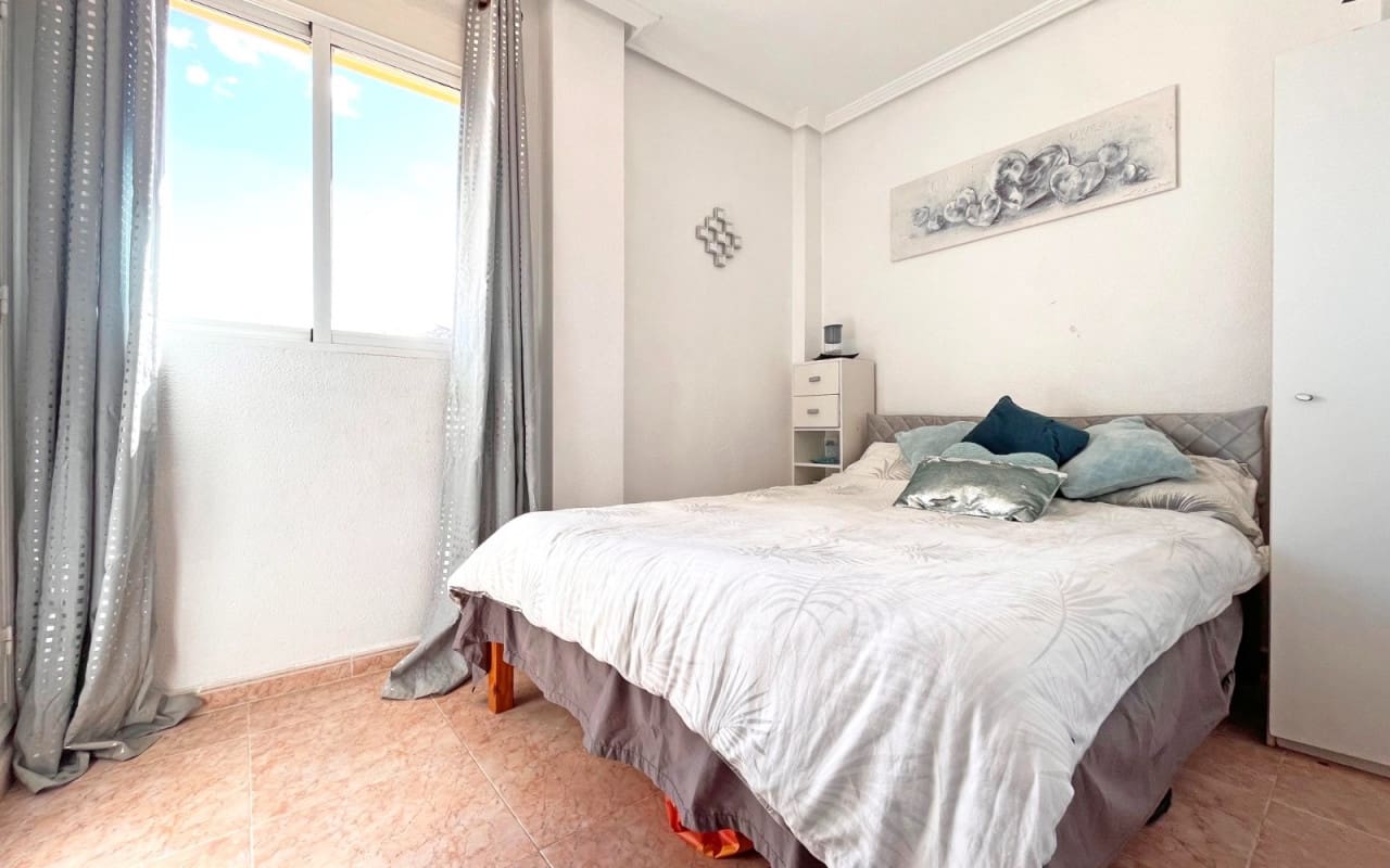 4 slaapkamer Villa te koop in La Zenia met zwembad - € 399.990 (Ref: 9383798)