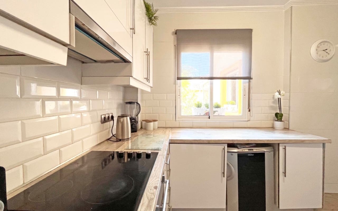 4 slaapkamer Villa te koop in La Zenia met zwembad - € 399.990 (Ref: 9383798)