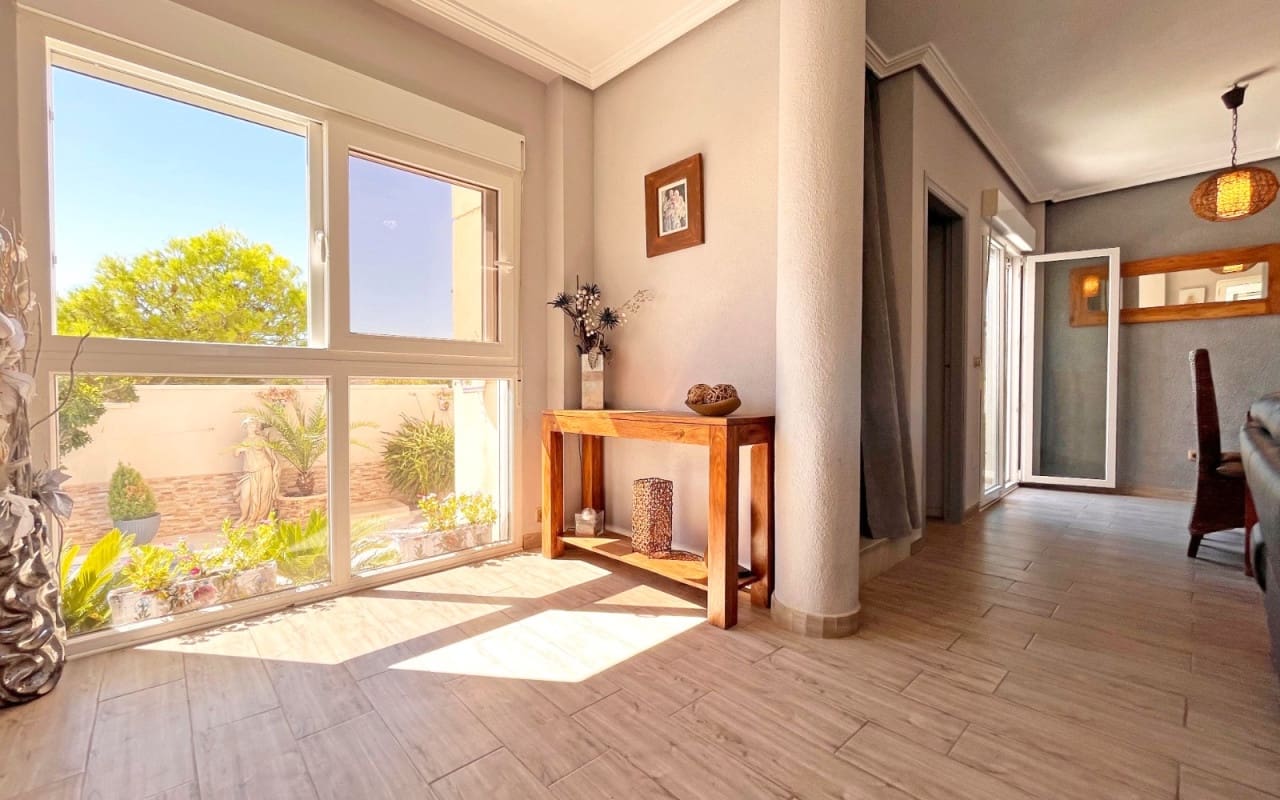 4 slaapkamer Villa te koop in La Zenia met zwembad - € 399.990 (Ref: 9383798)