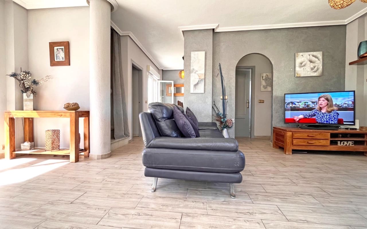 4 slaapkamer Villa te koop in La Zenia met zwembad - € 399.990 (Ref: 9383798)