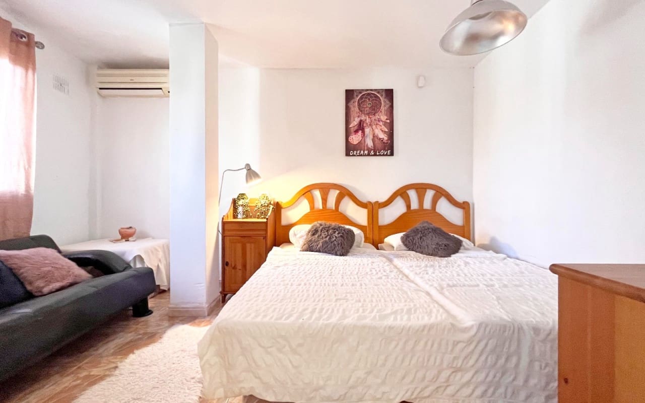 4 slaapkamer Villa te koop in La Zenia met zwembad - € 399.990 (Ref: 9383798)