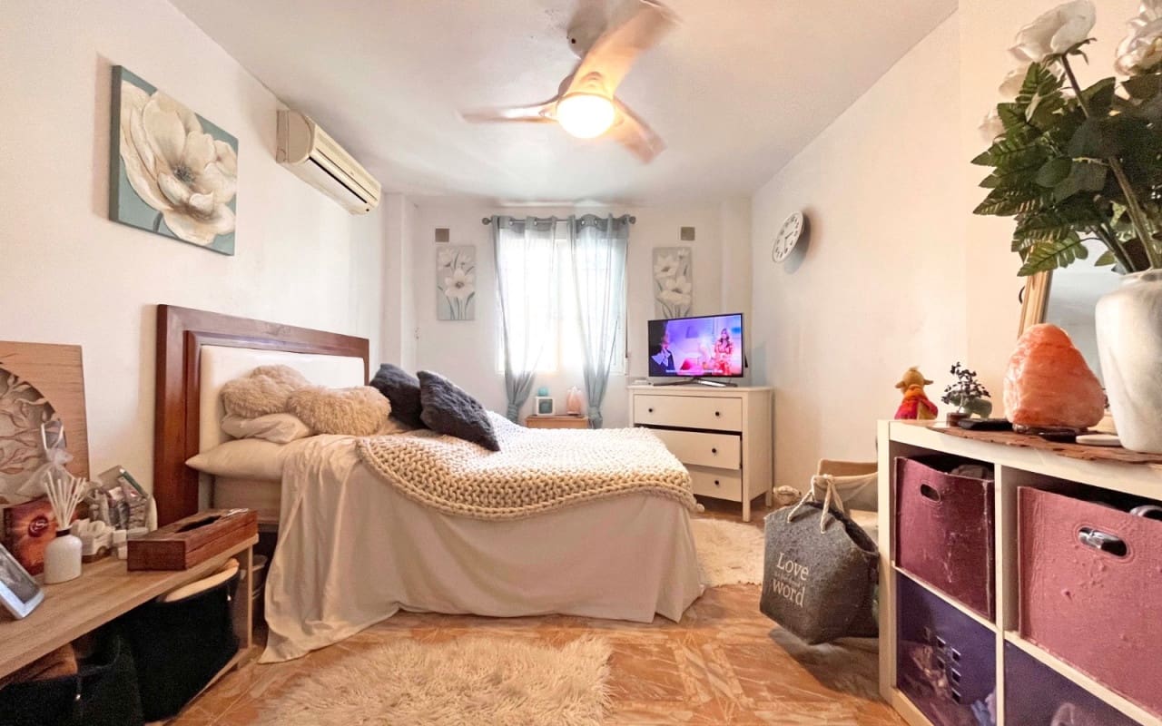 4 slaapkamer Villa te koop in La Zenia met zwembad - € 399.990 (Ref: 9383798)