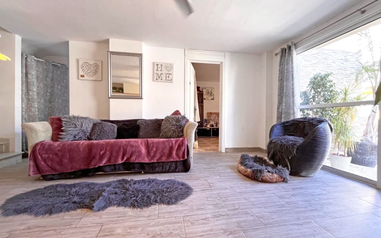 4 slaapkamer Villa te koop in La Zenia met zwembad - € 399.990 (Ref: 9383798)