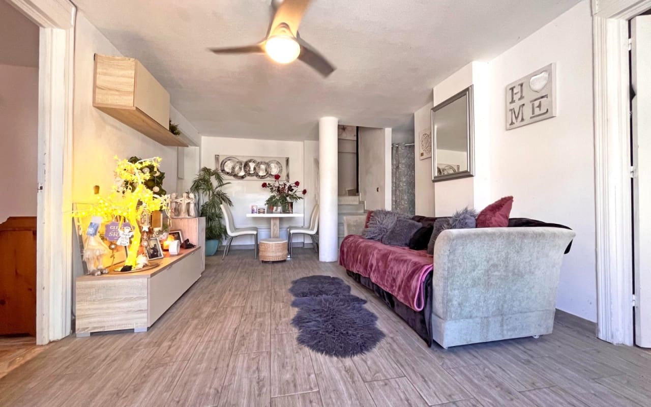 4 slaapkamer Villa te koop in La Zenia met zwembad - € 399.990 (Ref: 9383798)