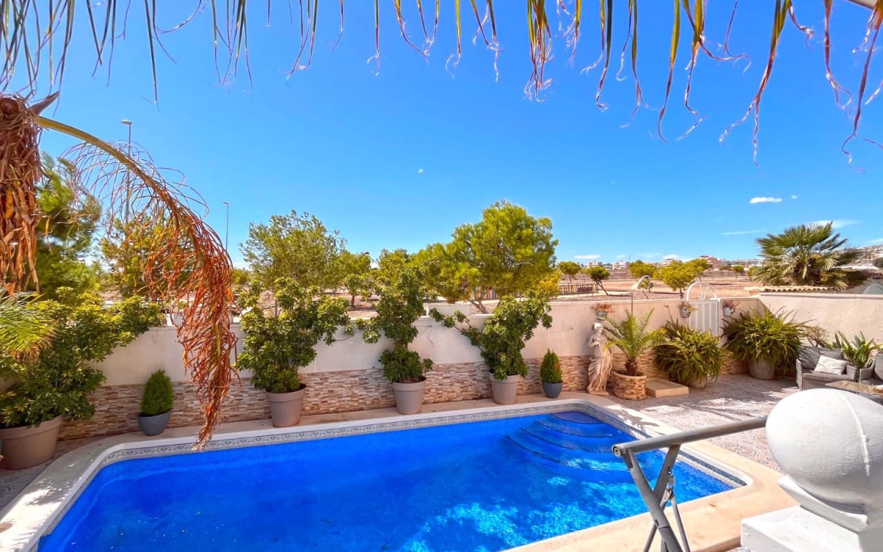 4 slaapkamer Villa te koop in La Zenia met zwembad - € 399.990 (Ref: 9383798)