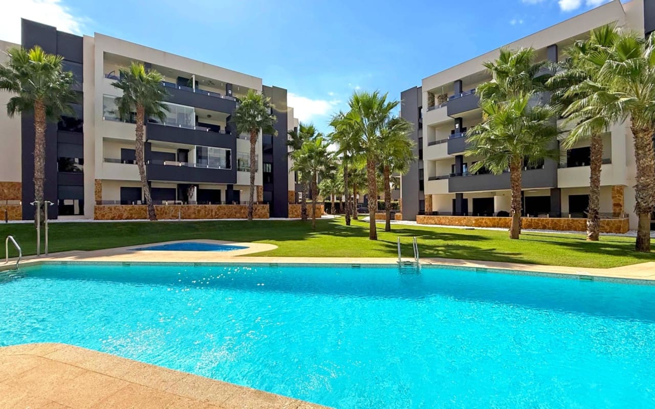 2 bedroom Apartment for sale in Los Altos with pool - € 249,000 (Ref: 9383802)