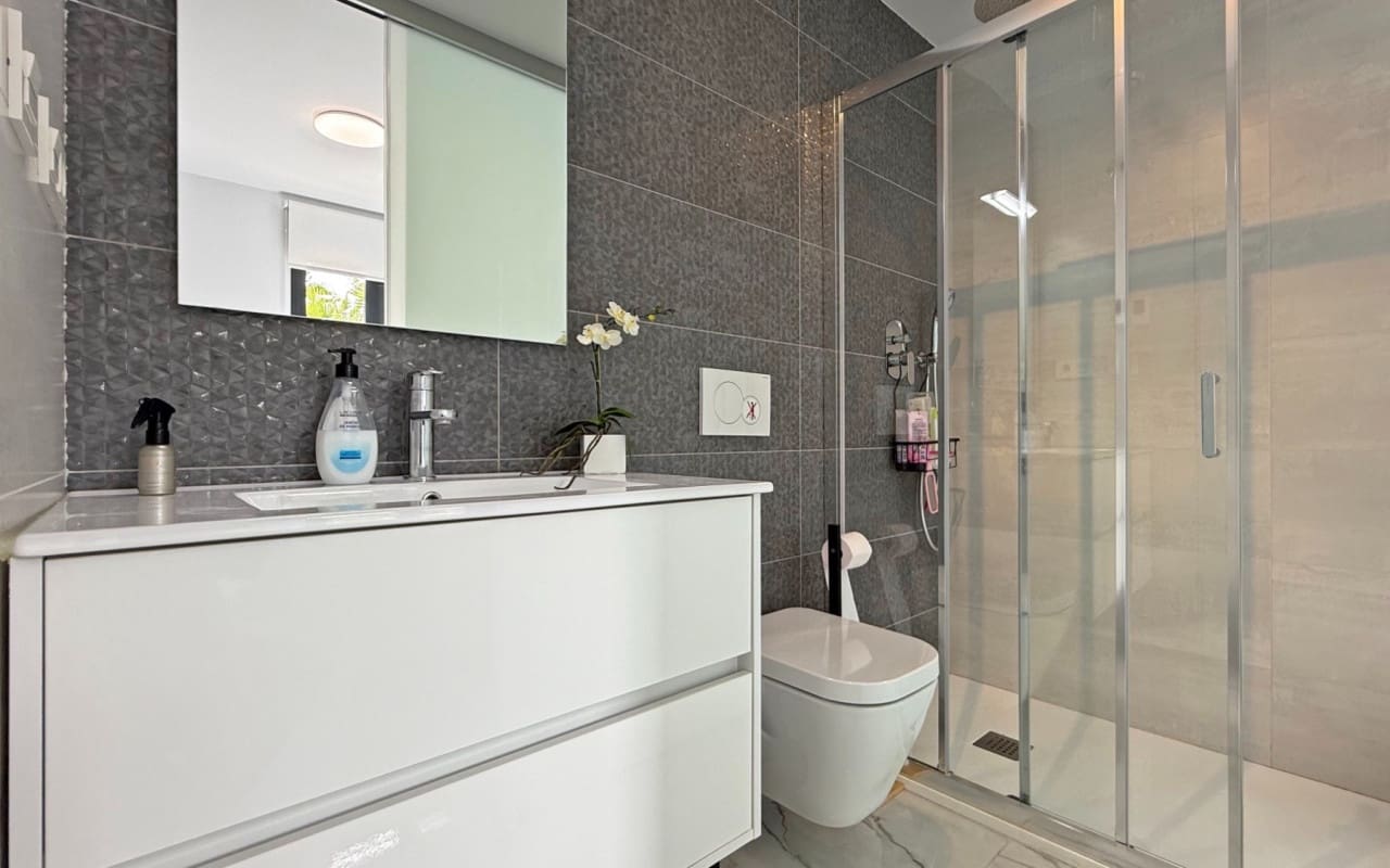 2 bedroom Apartment for sale in Los Altos with pool - € 249,000 (Ref: 9383802)