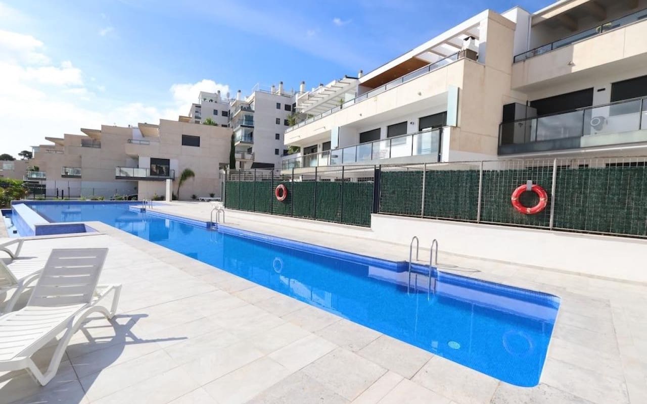 Apartamento de 2 habitaciones en Orihuela Costa en venta con piscina - 229.000 € (Ref: 9383805)