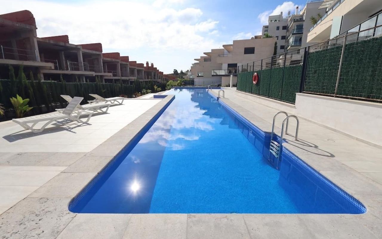 Apartamento de 2 habitaciones en Orihuela Costa en venta con piscina - 229.000 € (Ref: 9383805)