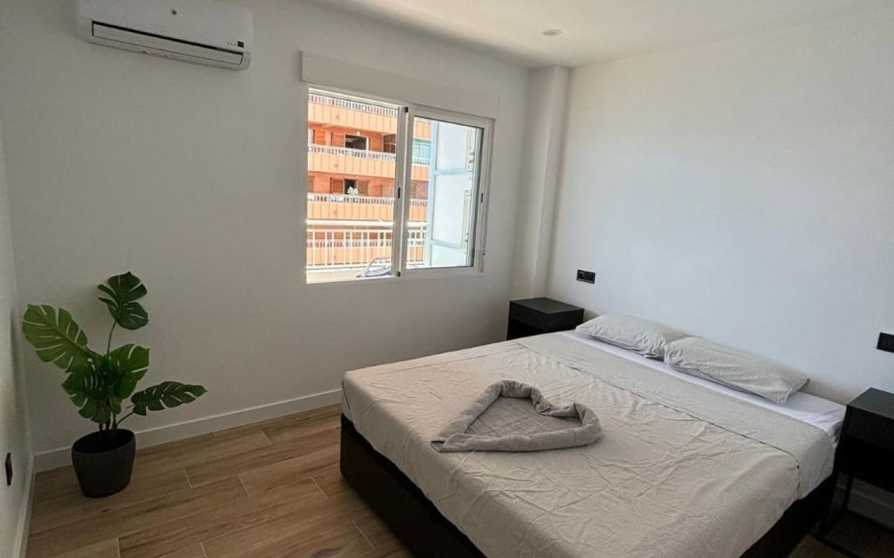 3 slaapkamer Strandappartement te koop in Torrevieja met zwembad - € 290.000 (Ref: 9383806)