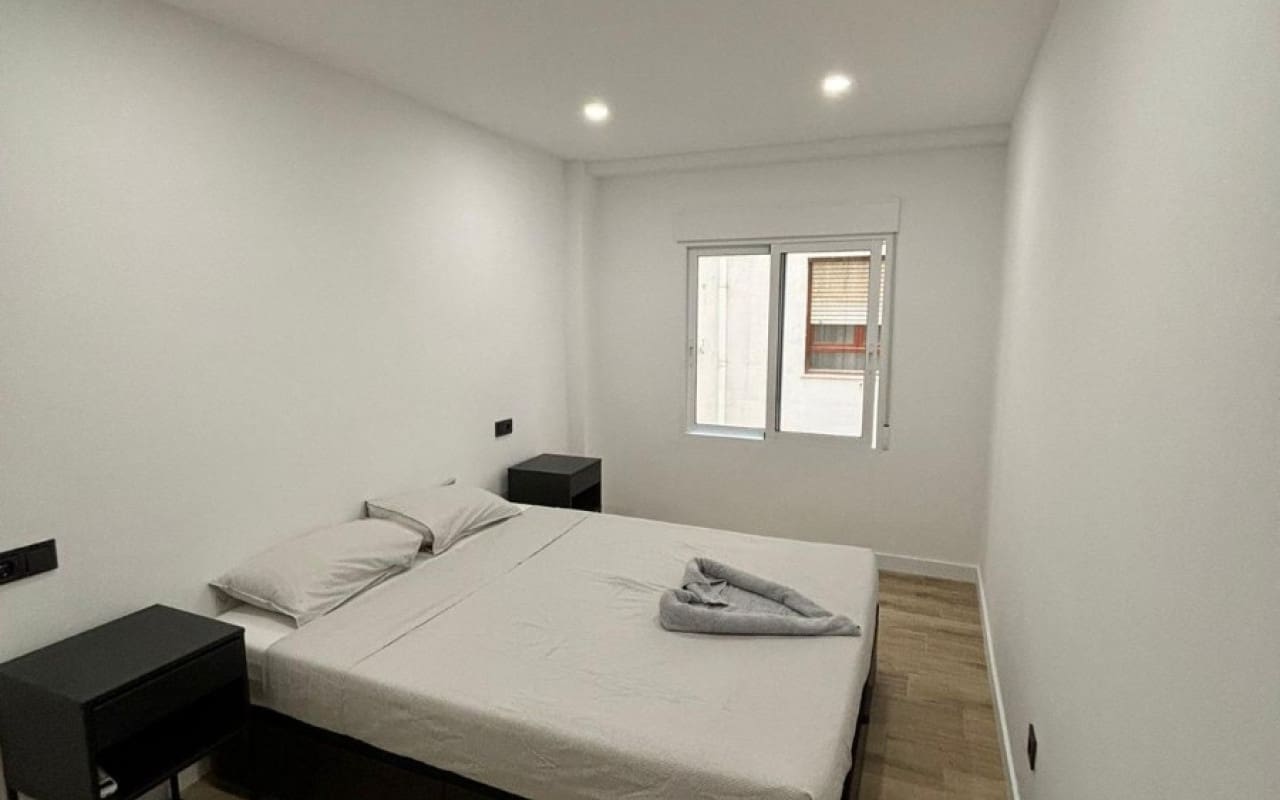 3 slaapkamer Strandappartement te koop in Torrevieja met zwembad - € 290.000 (Ref: 9383806)