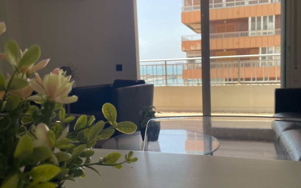 3 slaapkamer Strandappartement te koop in Torrevieja met zwembad - € 290.000 (Ref: 9383806)