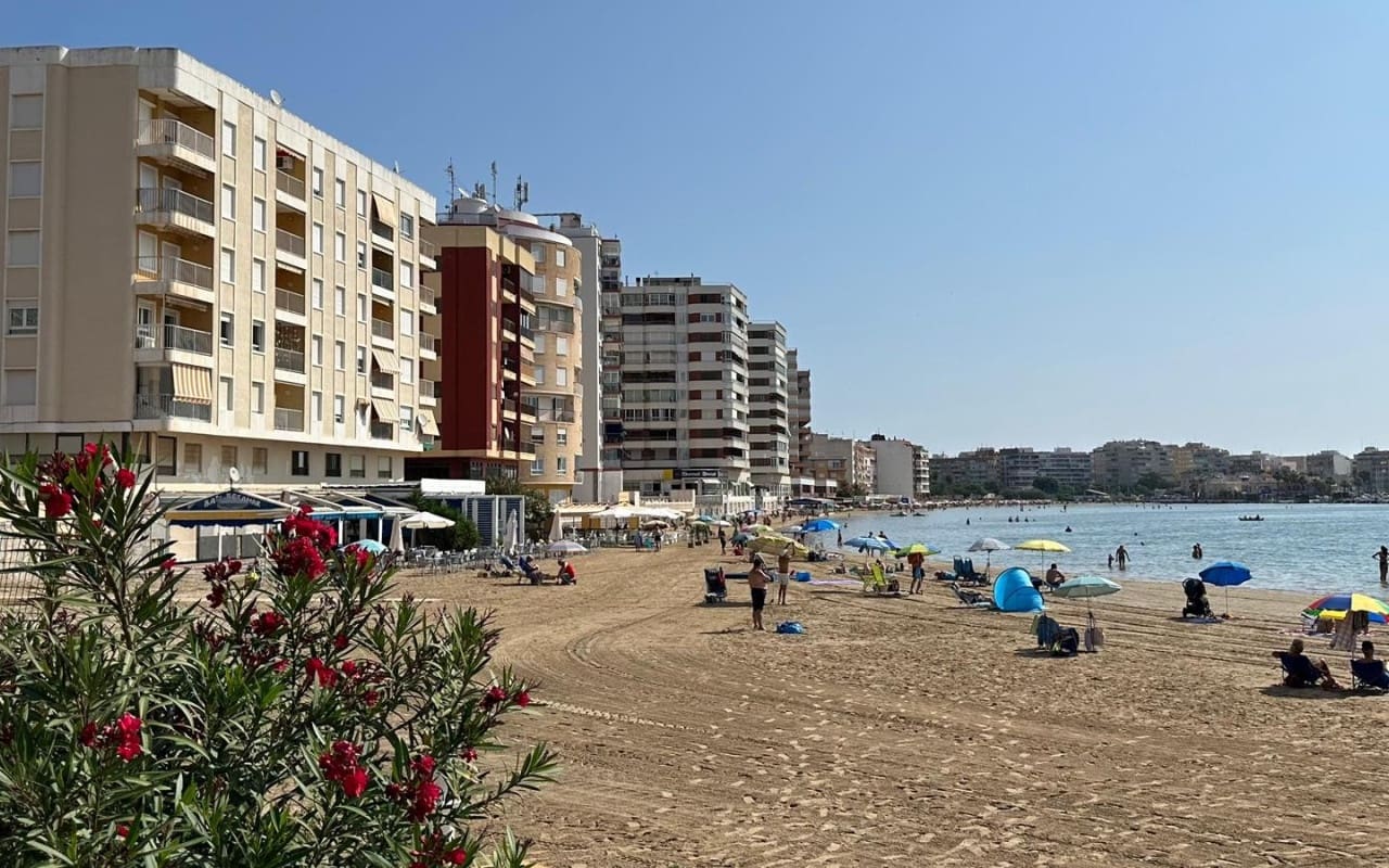 3 slaapkamer Strandappartement te koop in Torrevieja met zwembad - € 290.000 (Ref: 9383806)