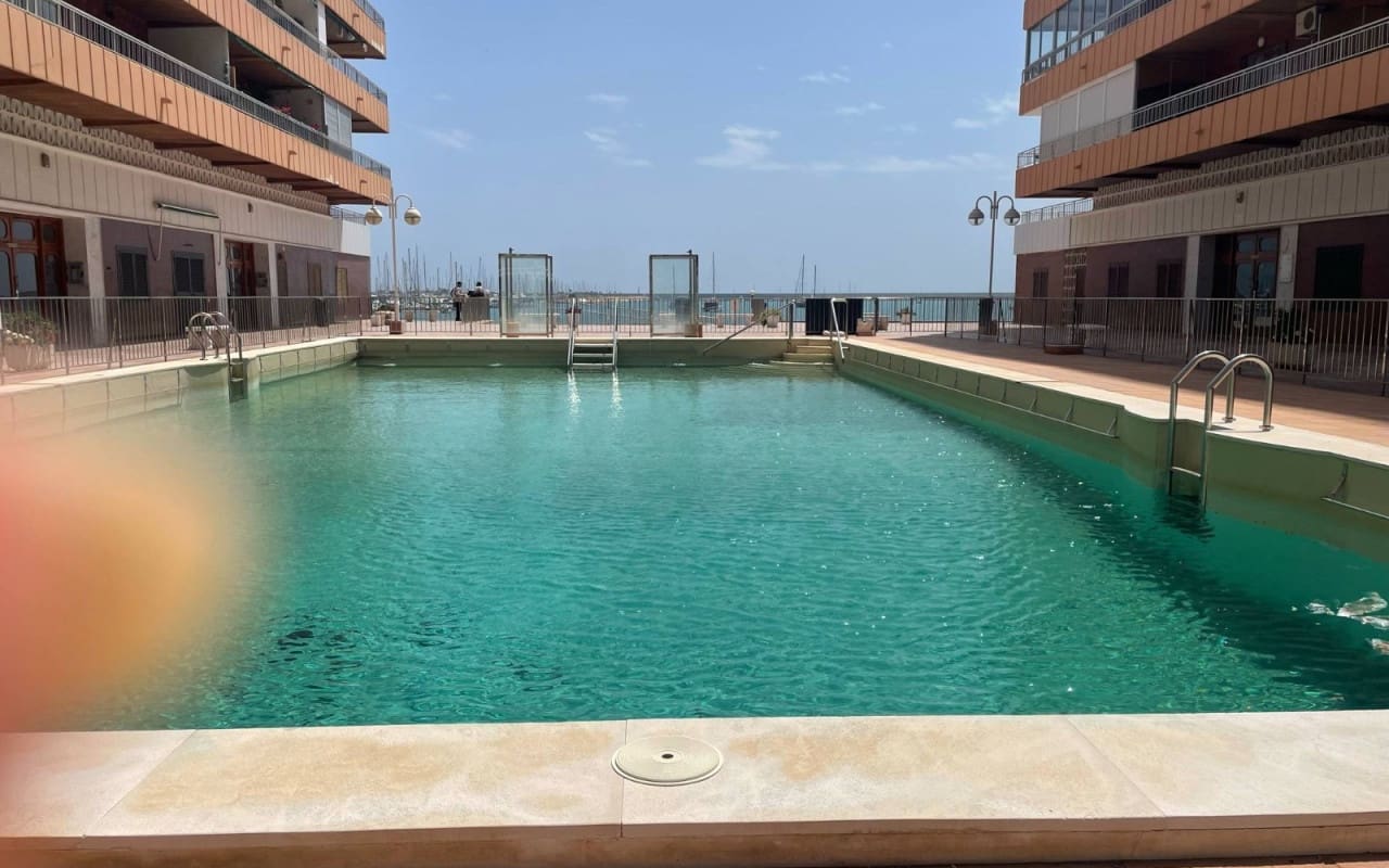 3 slaapkamer Strandappartement te koop in Torrevieja met zwembad - € 290.000 (Ref: 9383806)