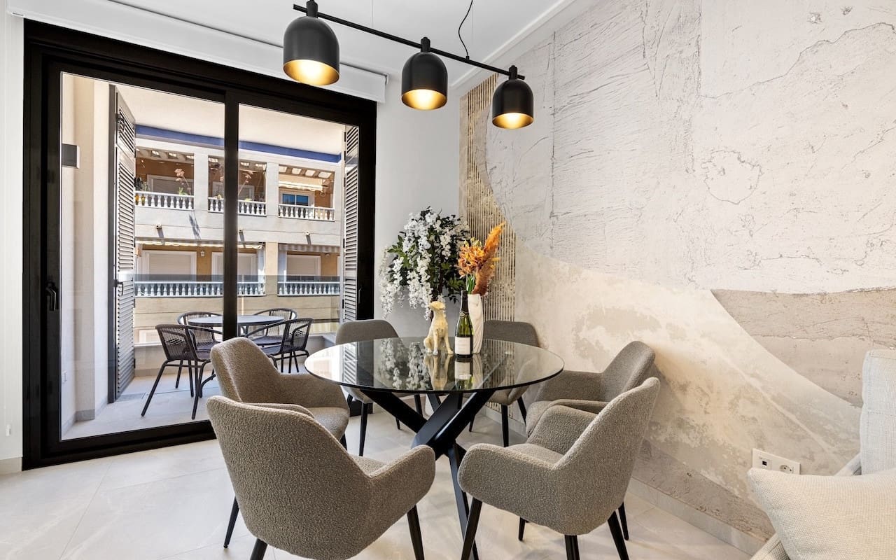 2 soverom Leilighet til salgs i Torrevieja med svømmebasseng - € 279 000 (Ref: 9383807)