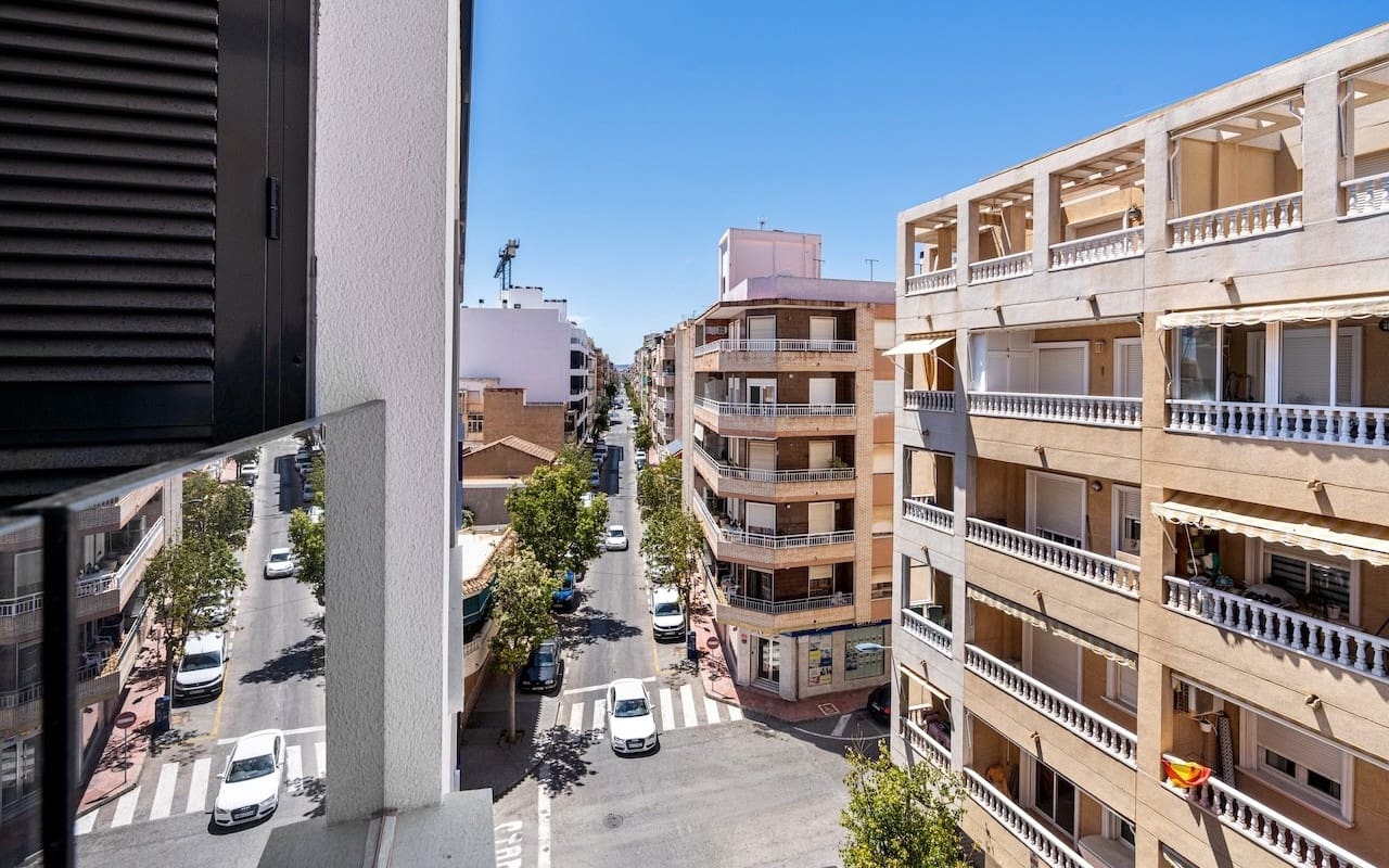 2 soverom Leilighet til salgs i Torrevieja med svømmebasseng - € 279 000 (Ref: 9383807)