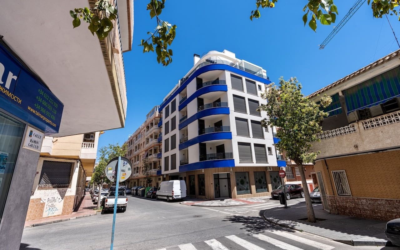 2 soverom Leilighet til salgs i Torrevieja med svømmebasseng - € 279 000 (Ref: 9383807)