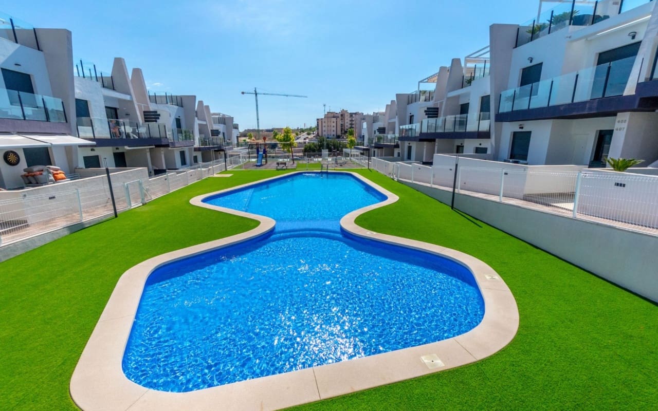 2 quarto Penthouse para venda em San Miguel de Salinas com piscina - 289 000 € (Ref: 9383809)