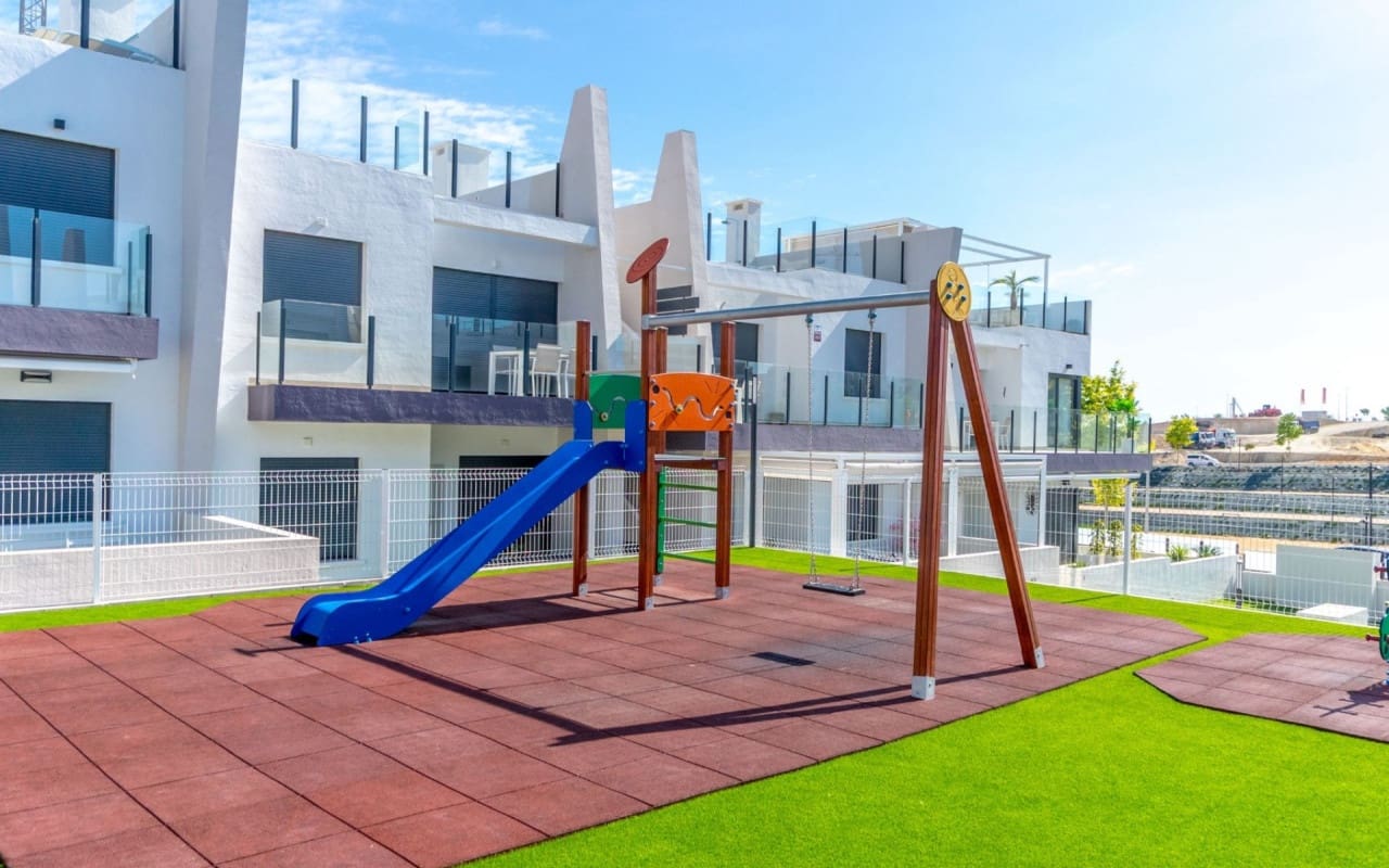 2 quarto Penthouse para venda em San Miguel de Salinas com piscina - 289 000 € (Ref: 9383809)