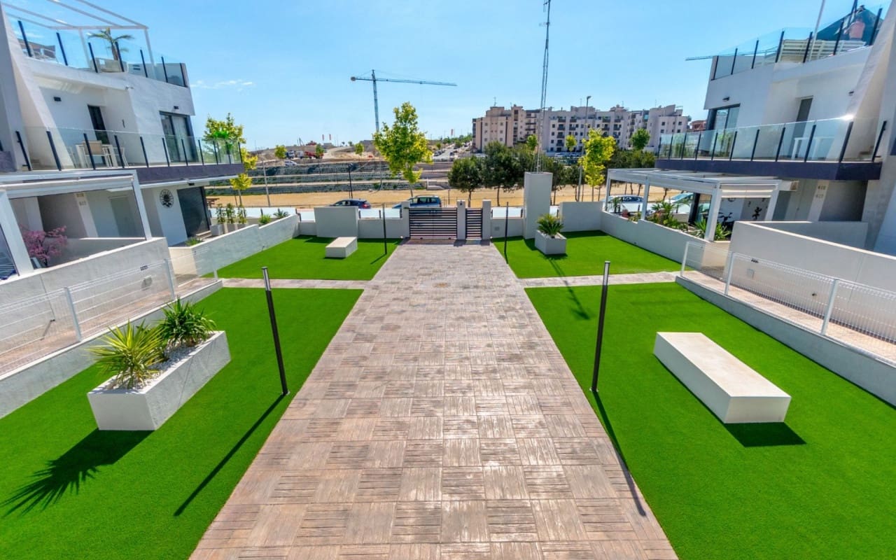 2 quarto Penthouse para venda em San Miguel de Salinas com piscina - 289 000 € (Ref: 9383809)