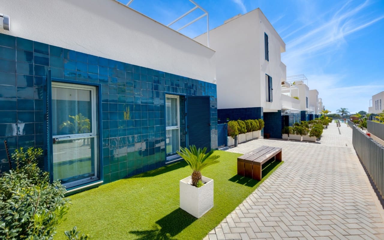 2 bedroom Apartment for sale in Playa Flamenca with pool - € 259,000 (Ref: 9383813)