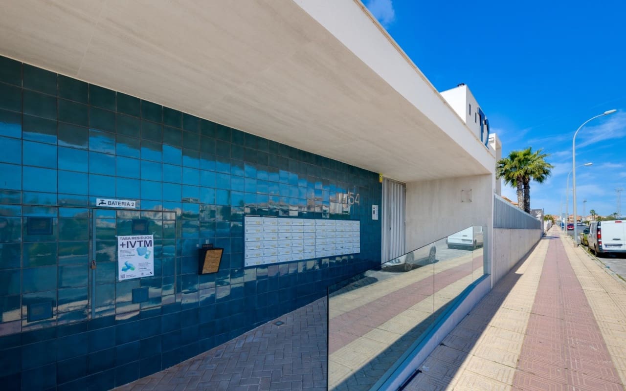 2 bedroom Apartment for sale in Playa Flamenca with pool - € 259,000 (Ref: 9383813)