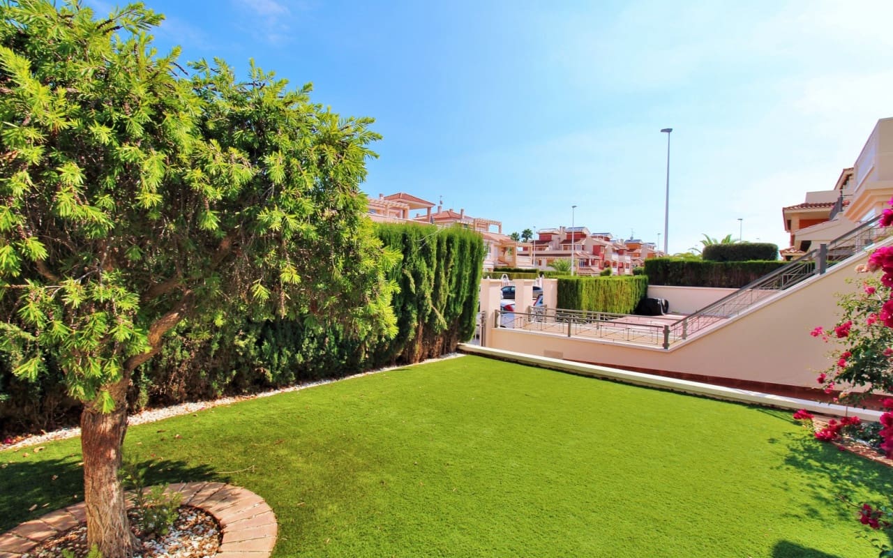 2 slaapkamer Appartement te koop in Playa Flamenca met zwembad - € 215.000 (Ref: 9383814)