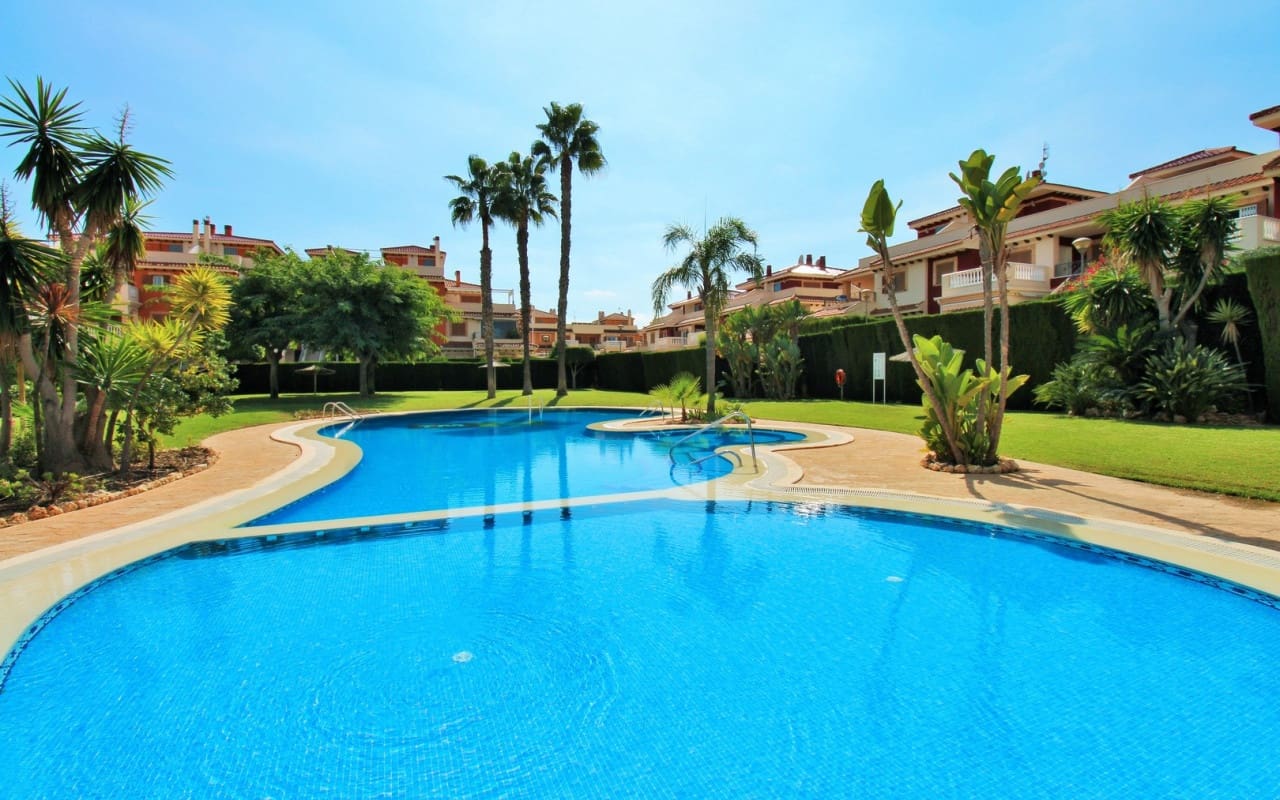 2 slaapkamer Appartement te koop in Playa Flamenca met zwembad - € 215.000 (Ref: 9383814)