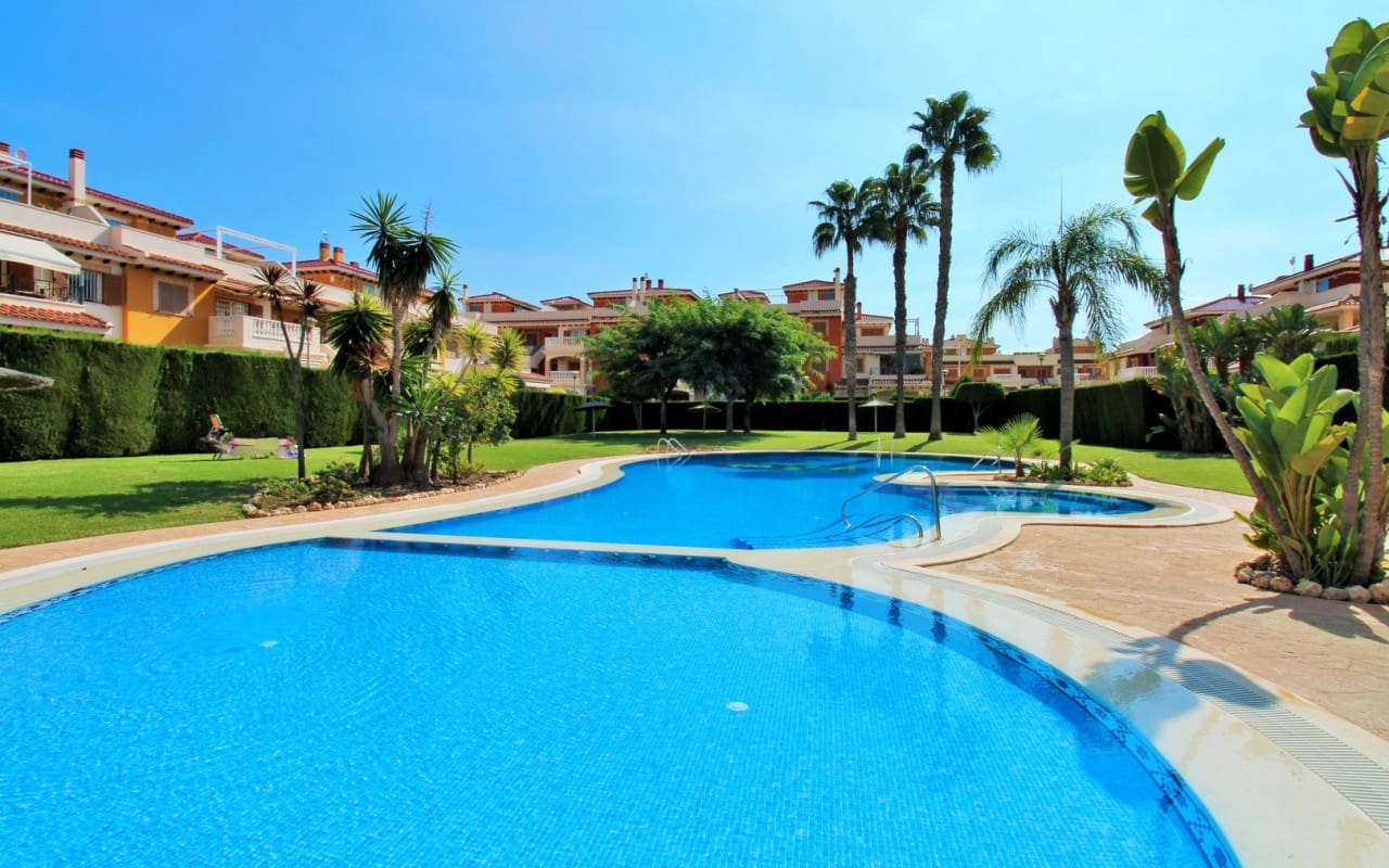 2 slaapkamer Appartement te koop in Playa Flamenca met zwembad - € 215.000 (Ref: 9383814)